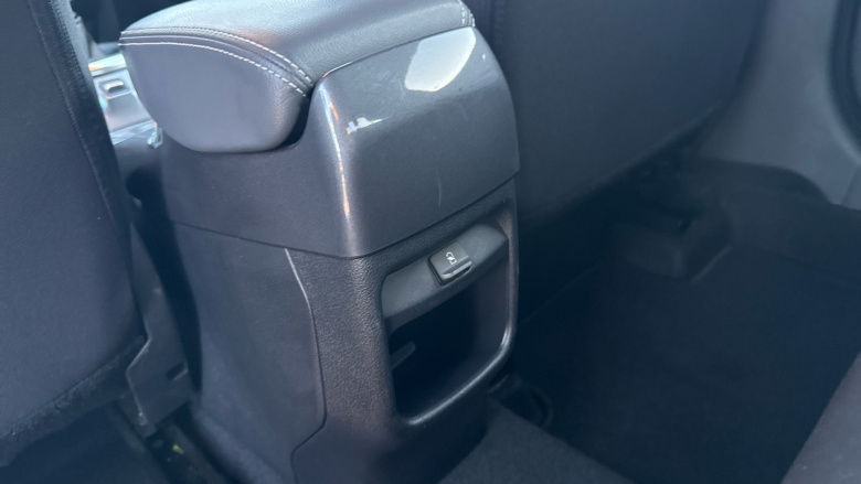 Nissan Juke 1.0 DiG-T 114 N-Connecta 5dr Petrol Hatchback